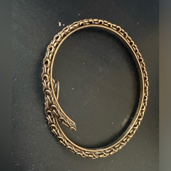 Gold toned snap on costume bracelet - Picture 6 of 6